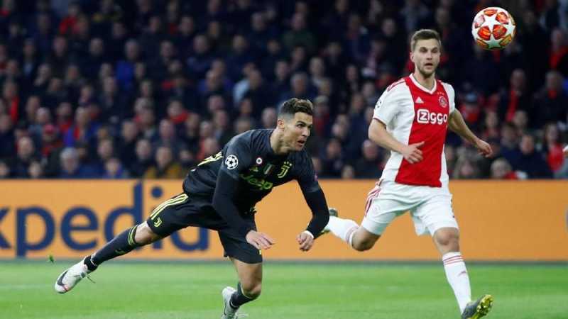 Ronaldo Jewer Telinga Bocah Cilik Sebelum Ajax vs Juventus