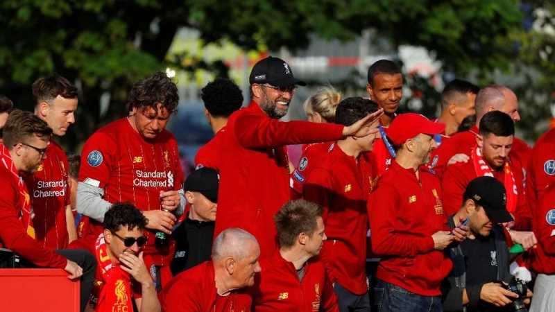 Klopp Hampir Jatuh dari Bus Liverpool