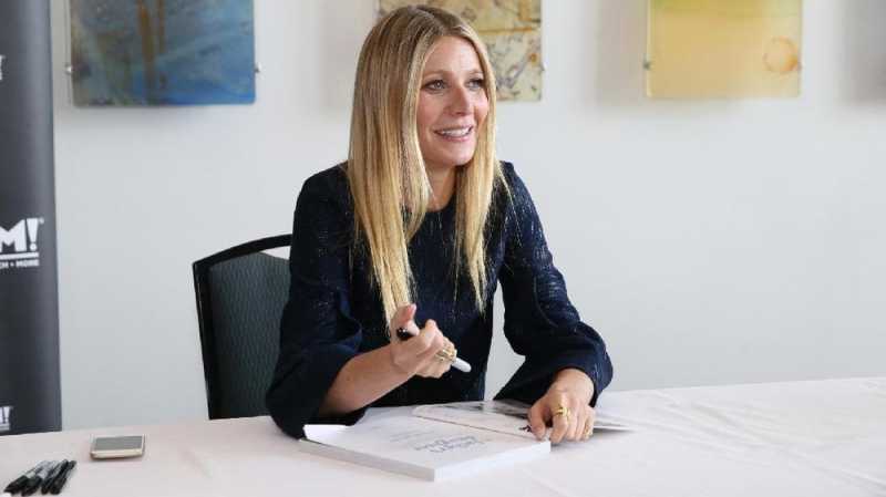 Baru Menikah, Gwyneth Paltrow Pamer Cincin Baru Baru Menikah, Gwyneth Paltrow Pamer Cincin Baru