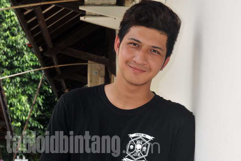 Sama-sama Sibuk, Aditya Zoni Sempatkan Datangi Pacar ke Cirebon Sama-sama Sibuk, Aditya Zoni Sempatkan Datangi Pacar ke Cirebon