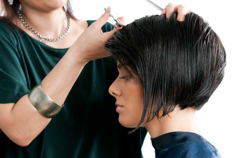Salah Potong Rambut? Ini Cara Mudah Mengakalinya Salah Potong Rambut? Ini Cara Mudah Mengakalinya
