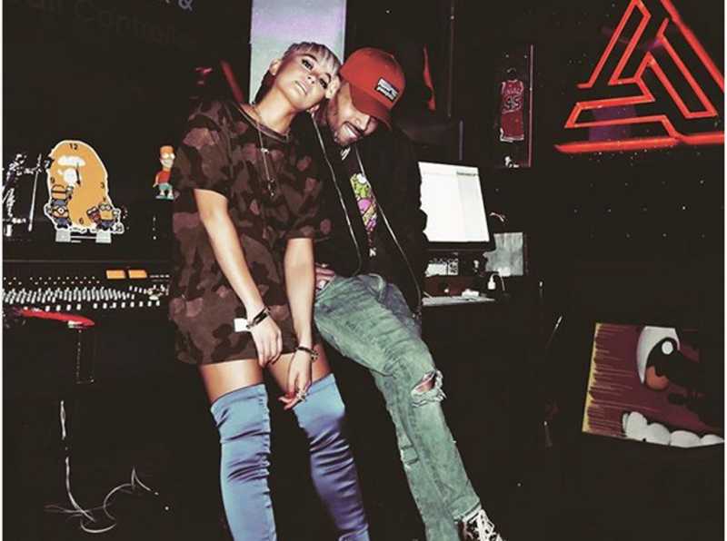 Mesra dengan Chris Brown, Agnez Mo Putus Cinta? Baca Unggahan Wijaya Saputra Ini Mesra dengan Chris Brown, Agnez Mo Putus Cinta? Baca Unggahan Wijaya Saputra Ini