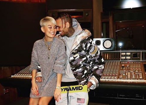 Akun Gosip Hollywood Curiga Chris Brown - Agnez Mo Pacaran Akun Gosip Hollywood Curiga Chris Brown - Agnez Mo Pacaran