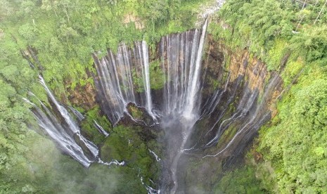 Siap-Siap Terpesona Keindahan Air Terjun Tumpak Sewu