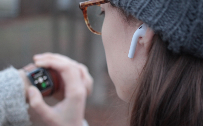Awas! AirPods Wireless Headphone Bisa Picu Kanker Awas! AirPods Wireless Headphone Bisa Picu Kanker