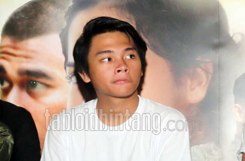 Aldy Maldini Mencari Sinyal 4G Hingga Ke Kantor Polisi Aldy Maldini Mencari Sinyal 4G Hingga Ke Kantor Polisi
