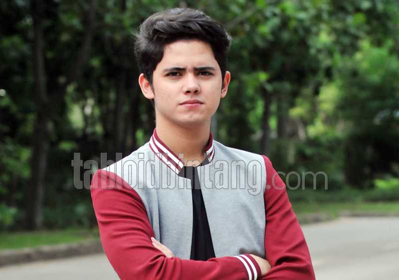 Lama Tak Muncul, Aliando Syarief Tampak Makin Kurus Tapi Dipuji Lebih Manly Lama Tak Muncul, Aliando Syarief Tampak Makin Kurus Tapi Dipuji Lebih Manly