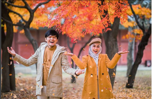 Bulan Madu ke Korea, Begini Gaya Fashion Muslim Anisa Rahma yang Korea Banget