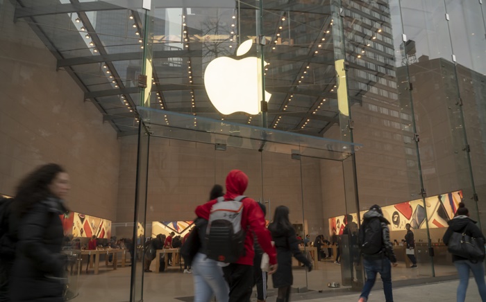 Nekat! Apple Store Dirampok Saat Ramai Pelanggan