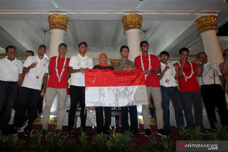 Prestasi Timnas U-22 dorong Khofifah bangun "sport center" Prestasi Timnas U-22 dorong Khofifah bangun "sport center"