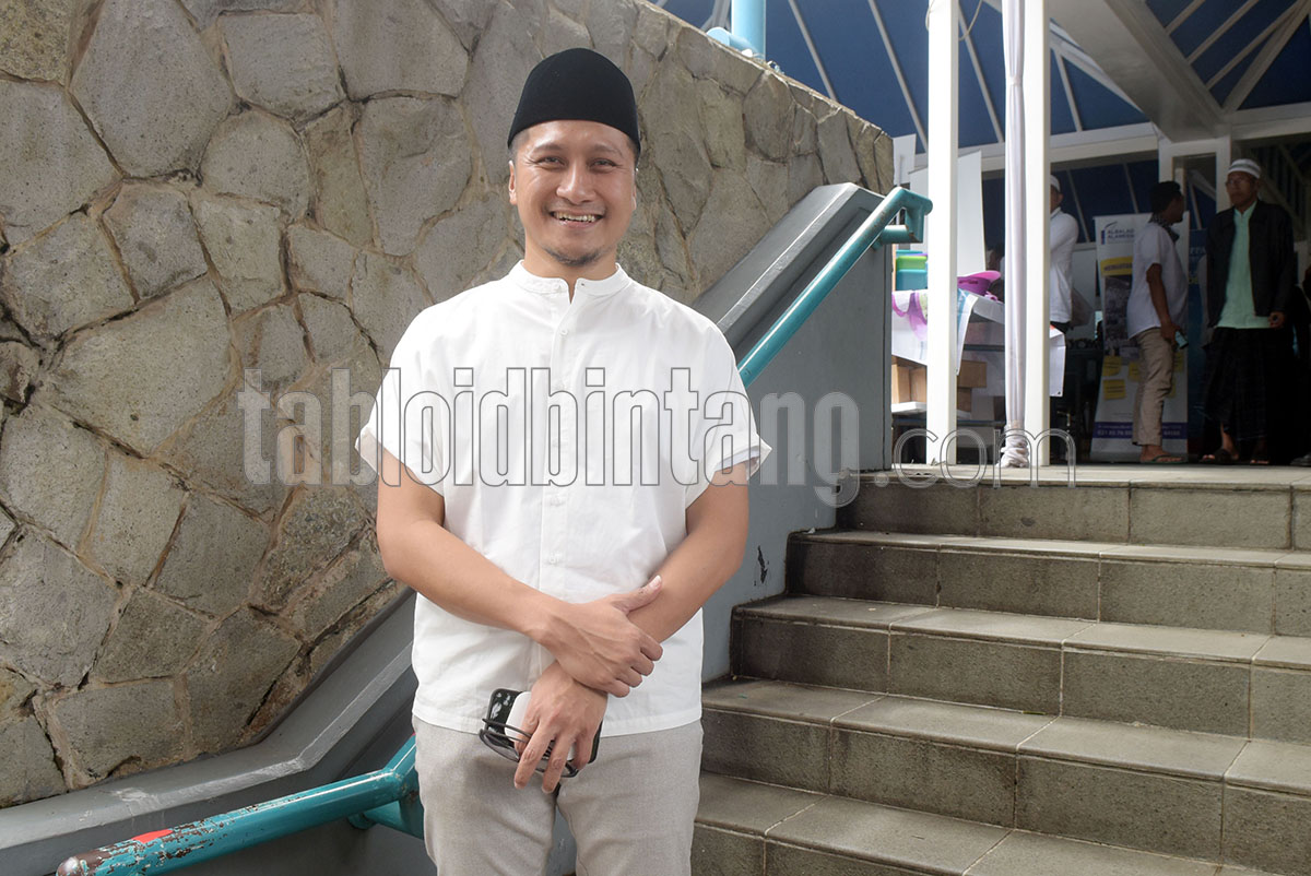 Ungkapan Bahagia Arie Untung Atas Keputusan Deddy Corbuzier Memeluk Agama Islam