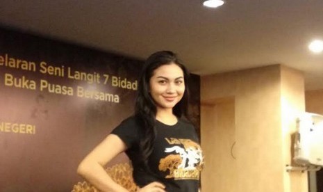 Ariel Tatum Tetap Olahraga di Sela Puasa Ariel Tatum Tetap Olahraga di Sela Puasa