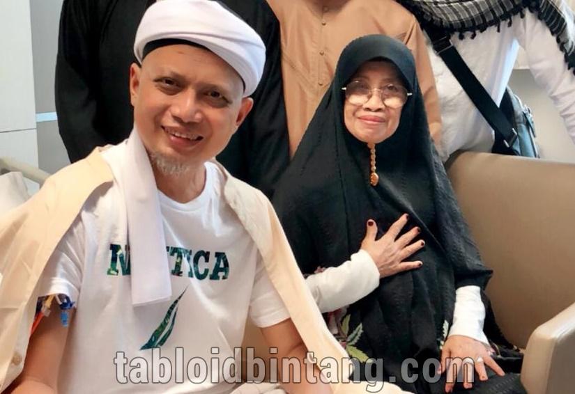 Sampaikan Wasiat, Ustaz Arifin Ilham Buat Istri Pertama Menangis