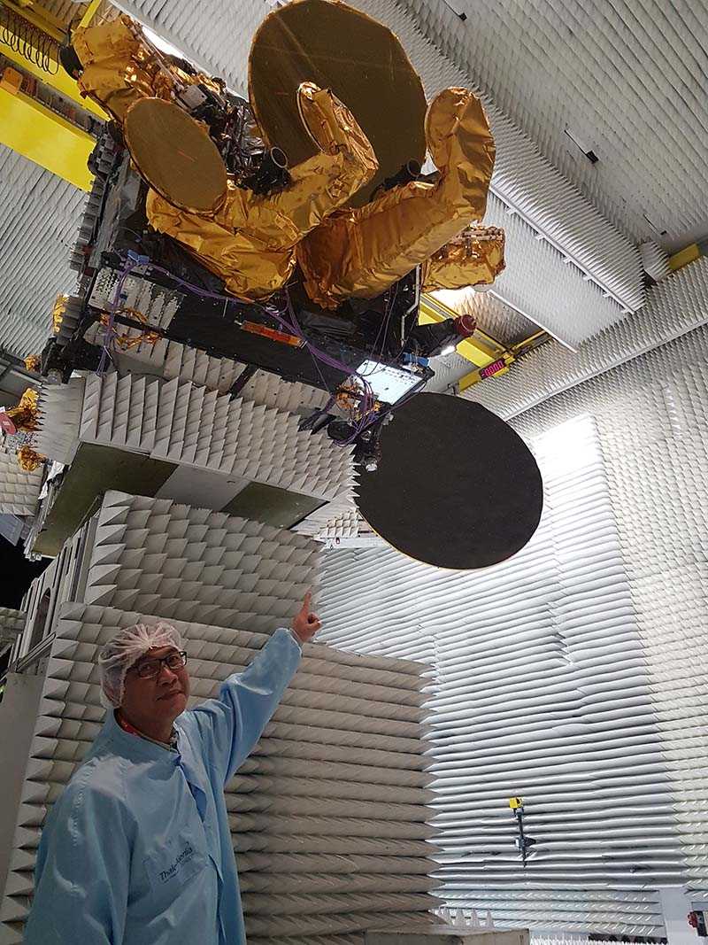 Melongok Pabrik Satelit Telkom 3S di Prancis Melongok Pabrik Satelit Telkom 3S di Prancis