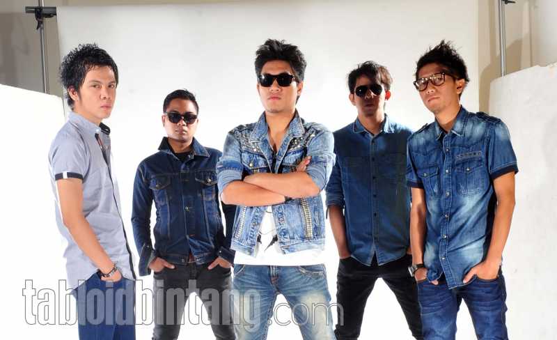 Rizal Armada Ungkap Cerita di Balik Lagu Asal Kau Bahagia Rizal Armada Ungkap Cerita di Balik Lagu Asal Kau Bahagia