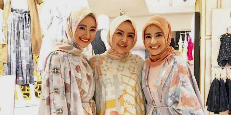 Artis Berhijab Pelanggan Setia Ria Miranda Artis Berhijab Pelanggan Setia Ria Miranda