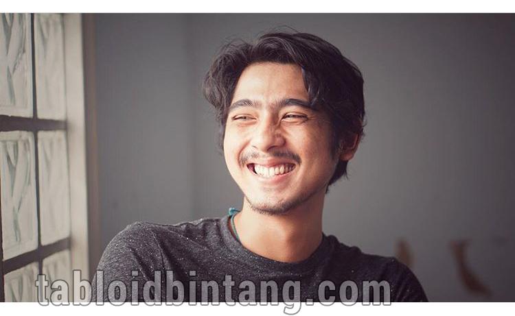 Arya Saloka Ungkap Alasan Mau Membintangi Film Menunggu Pagi Arya Saloka Ungkap Alasan Mau Membintangi Film Menunggu Pagi
