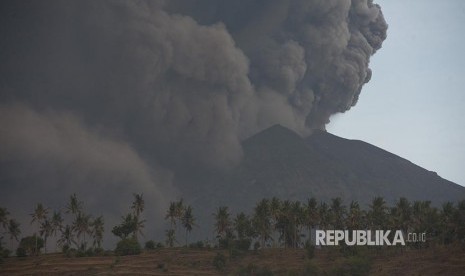 Pesawat ke Bali Dialihkan ke Bandara Terdekat