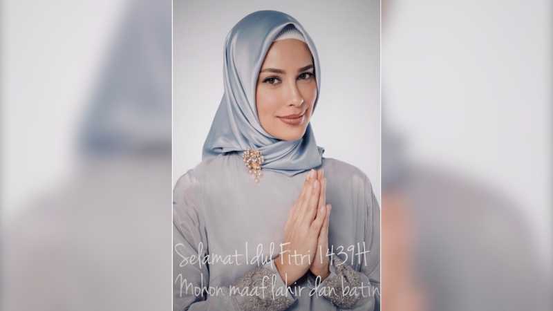 Sophia Latjuba Tampil Cantik dengan Berhijab Saat Lebaran