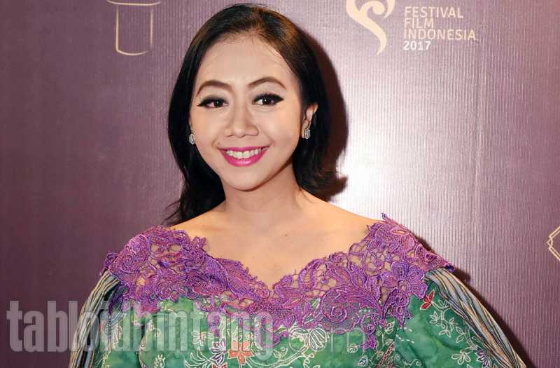 Asri Welas Sempat Rahasiakan Masalah Katarak yang Dialami Anaknya Asri Welas Sempat Rahasiakan Masalah Katarak yang Dialami Anaknya