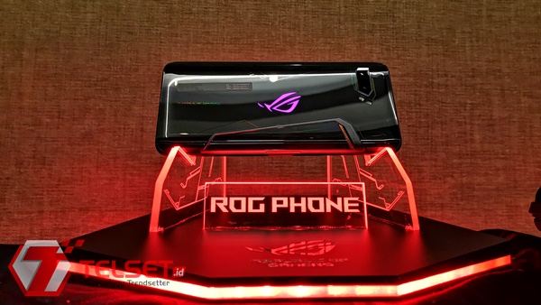 Fix! Asus ROG Phone 2 Segera Meluncur dan Dijual di Indonesia Fix! Asus ROG Phone 2 Segera Meluncur dan Dijual di Indonesia