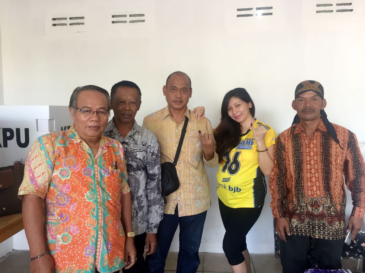 Baby Margaretha Coblos Calon Gubernur Ini di Pilgub Jawa Barat