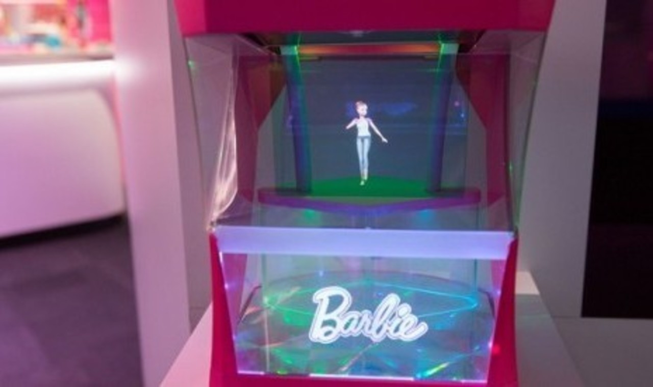 Barbie Hadir dalam Bentuk Hologram