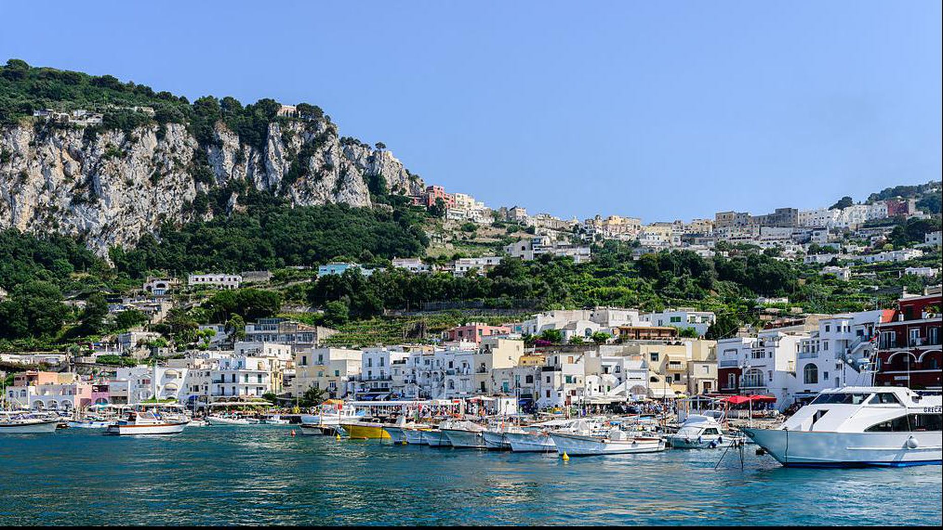Turis Membludak, Pulau Capri di Italia Terancam Meledak