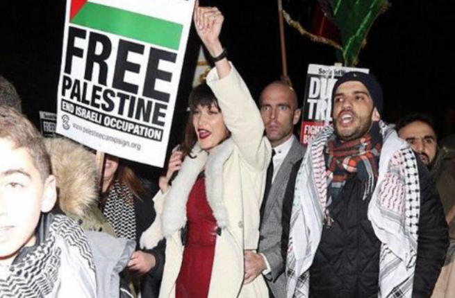 Bella Hadid Ikut Demonstrasi Bela Palestina Sambil Ditemani Bodyguard