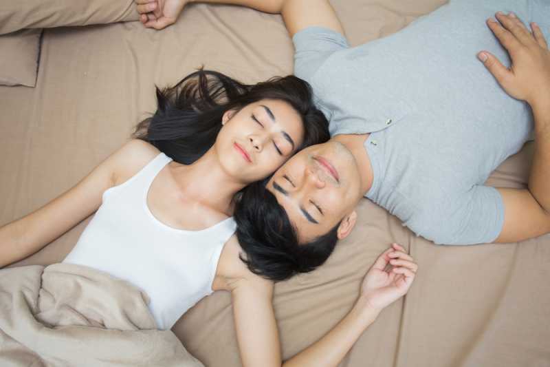 Benarkah Bercinta Bikin Tidur Lebih Nyenyak? Benarkah Bercinta Bikin Tidur Lebih Nyenyak?