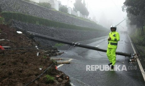 Lalu Lintas Jalur Puncak Dialihkan, Ini Rutenya Lalu Lintas Jalur Puncak Dialihkan, Ini Rutenya