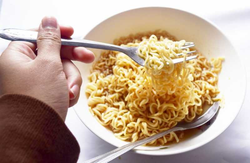 Ketagihan Mie Instan? Ini 6 Trik Jitu Mengatasinya Ketagihan Mie Instan? Ini 6 Trik Jitu Mengatasinya