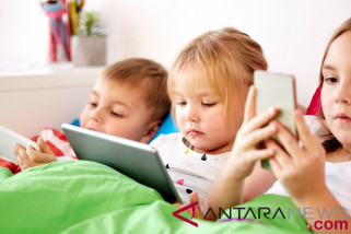 Ponsel dapat menganggu kesehatan mental anak usia dini Ponsel dapat menganggu kesehatan mental anak usia dini