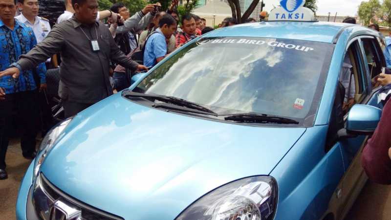 Sopir Blue Bird yang Marah-marah ke Bule You Know Indonesia Disanksi Sopir Blue Bird yang Marah-marah ke Bule You Know Indonesia Disanksi