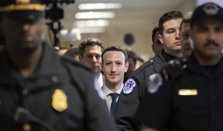 Facebook Sisihkan Rp 143,7 Miliar untuk Biaya Keamanan Zuckerberg Facebook Sisihkan Rp 143,7 Miliar untuk Biaya Keamanan Zuckerberg