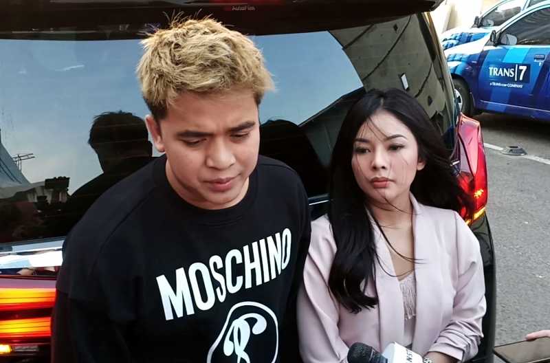 Liburan ke Singapura Bersama Kekasih, Billy Syahputra Makan Durian Seharga Rp 2 Juta Liburan ke Singapura Bersama Kekasih, Billy Syahputra Makan Durian Seharga Rp 2 Juta