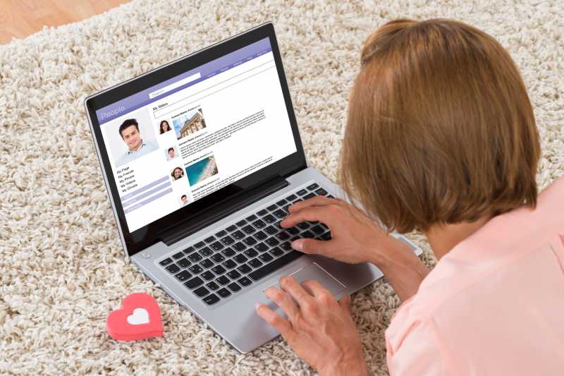 Milenial Menghabiskan 10 Jam Tiap Minggu pada Aplikasi Kencan Online Milenial Menghabiskan 10 Jam Tiap Minggu pada Aplikasi Kencan Online