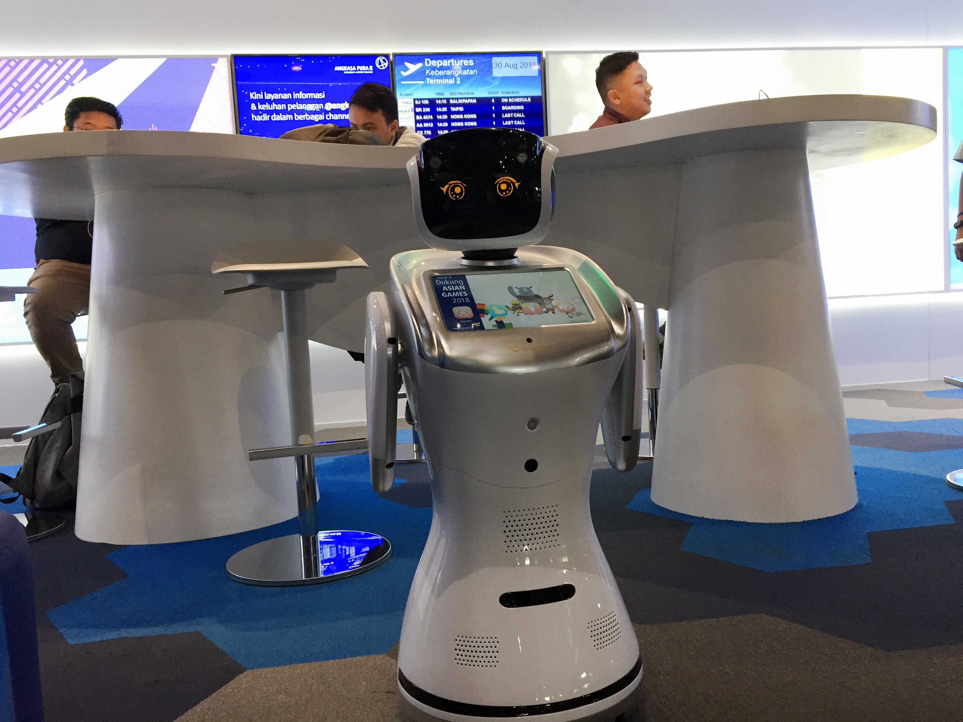 Bertemu Robot Pintar di Digital Lounge Bandara Soekarno Hatta