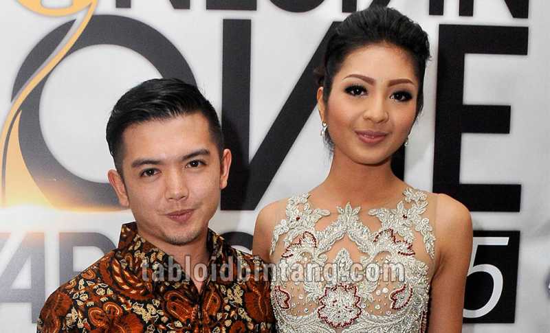 Dikabarkan Cerai, Nicky Tirta dan Liza Elly Kompak Pamer Foto Anak Dikabarkan Cerai, Nicky Tirta dan Liza Elly Kompak Pamer Foto Anak