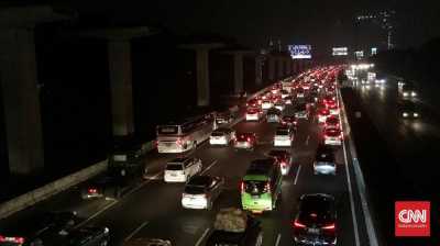 Arus Balik, Tol Cikampek Arah Jakarta Padat