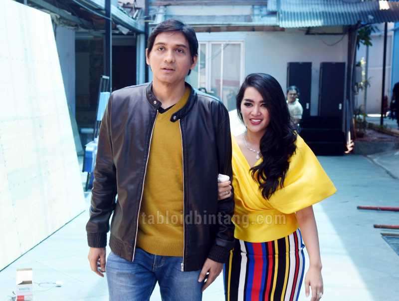 Lucky Hakim Jawab Tudingan Kawin Kontrak dengan Tiara Dewi Lucky Hakim Jawab Tudingan Kawin Kontrak dengan Tiara Dewi
