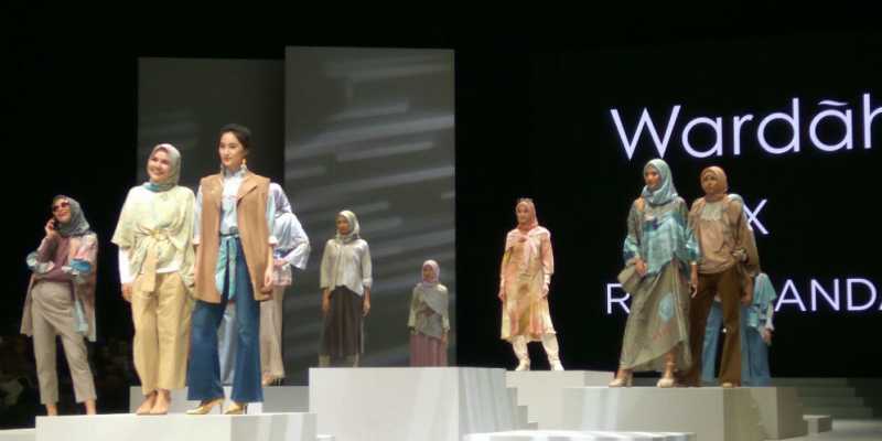 Cantiknya Gaya Hijab Bertema Era 70-an Cantiknya Gaya Hijab Bertema Era 70-an