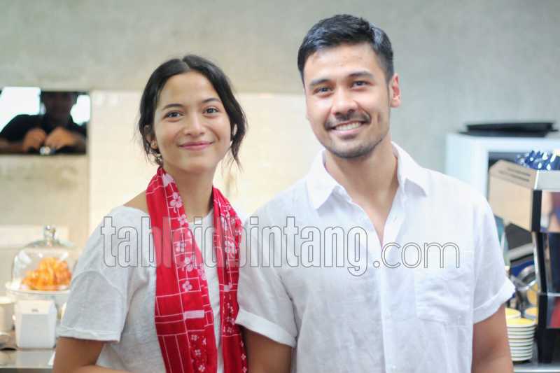 Bukan Cinta Kilat, Putri Marino Sudah Jatuh Cinta Pada Chicco Jerikho Sejak SMP Bukan Cinta Kilat, Putri Marino Sudah Jatuh Cinta Pada Chicco Jerikho Sejak SMP