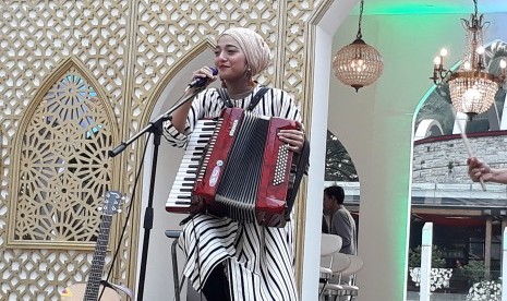 Persiapan Chiki Fawzi Sambut Hari Raya Lebaran Persiapan Chiki Fawzi Sambut Hari Raya Lebaran