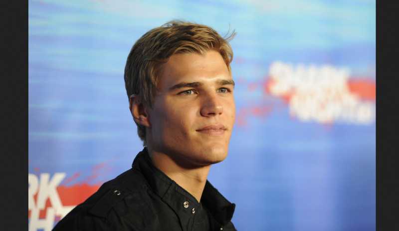 Chris Zylka, Calon Suami Paris Hilton yang Berprofesi Sebagai Aktor Chris Zylka, Calon Suami Paris Hilton yang Berprofesi Sebagai Aktor