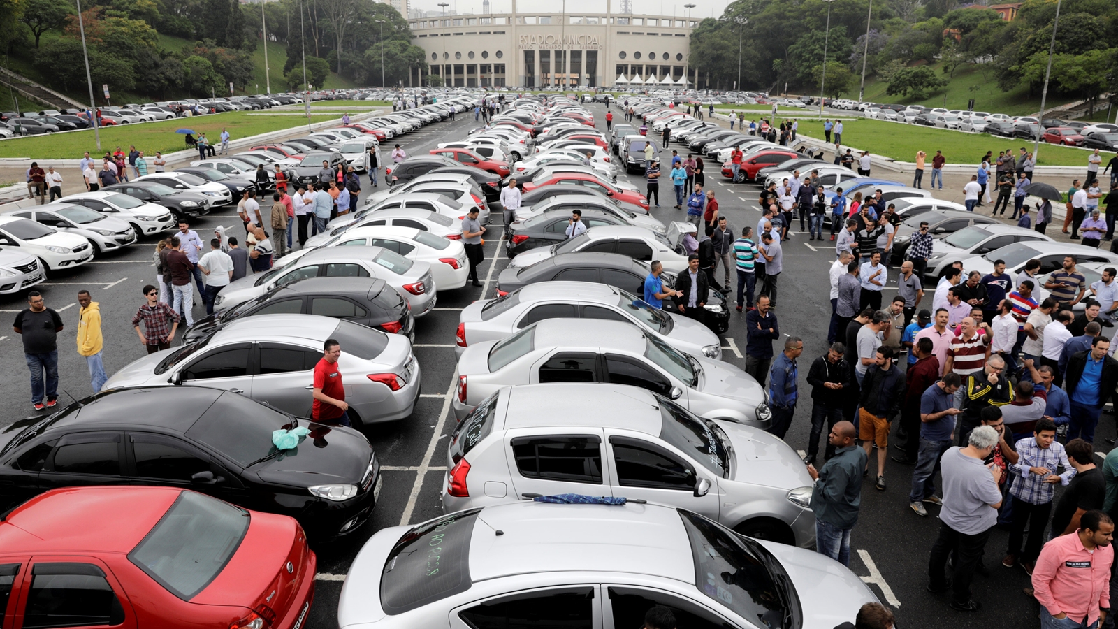 Diatur Seperti Taksi Konvensional, Driver Uber Demo Massal