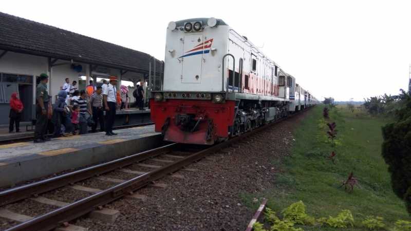 Tiket Kereta Api selama Libur Imlek Ludes Tiket Kereta Api selama Libur Imlek Ludes