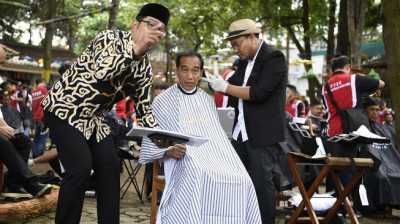 Ada Apa di Balik Banyaknya Juru Pangkas Rambut Asli Garut?