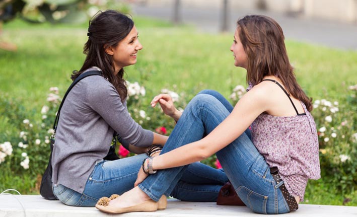 Alasan Perempuan Lebih Suka Curhat ke Perempuan Alasan Perempuan Lebih Suka Curhat ke Perempuan