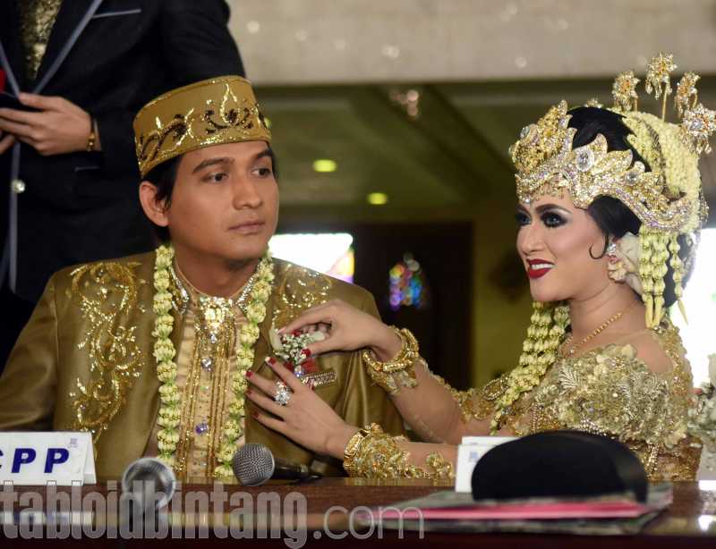 Alasan Lucky Hakim Ceraikan Tiara Dewi Alasan Lucky Hakim Ceraikan Tiara Dewi